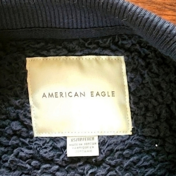 🔖American Eagle ColorBlock  Teddy Fleece Crewneck Top - Picture 6 of 8